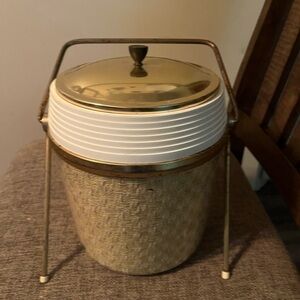 Vintagee ice bucket.